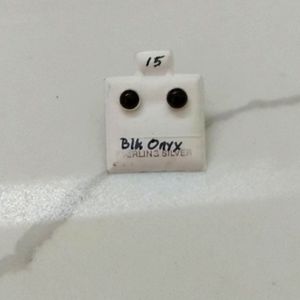 Black onyx stud earings